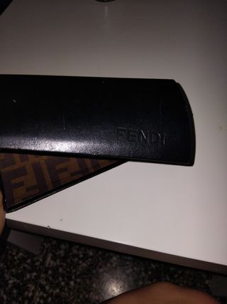 Fonda de gafas fendi