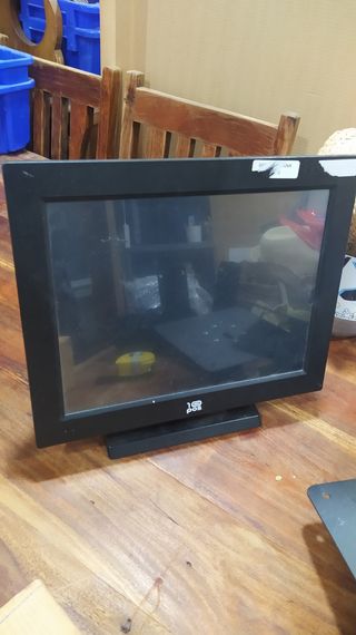 Impresora y monitor táctil