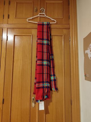 Bufanda roja de cuadros nueva