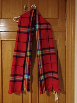 Bufanda roja de cuadros nueva