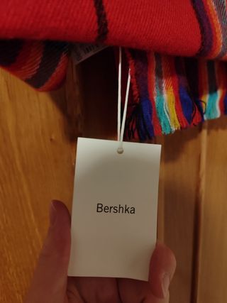 Bufanda roja de cuadros nueva