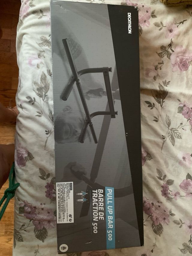 Barra musculación puerta sin taladro Decathlon. 