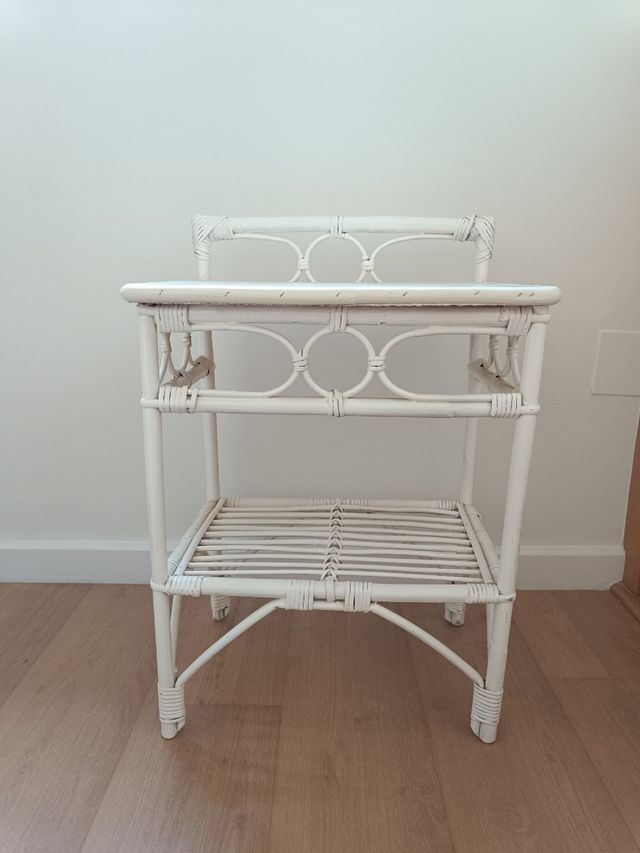 Mesita noche caña blanca