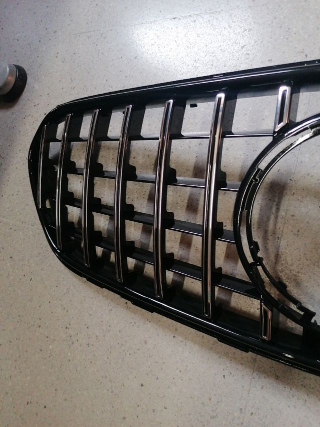 Rejilla delantera mercedes GT para GLC