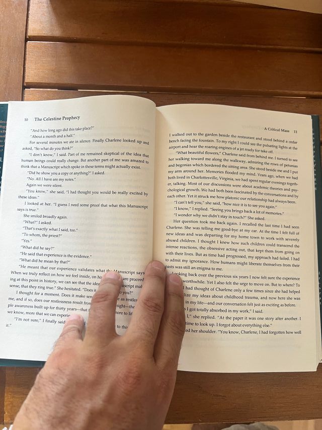 libro in inglese "the Celestine prophecy" di James