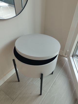 Mesita de noche/auxiliar blanca y negra