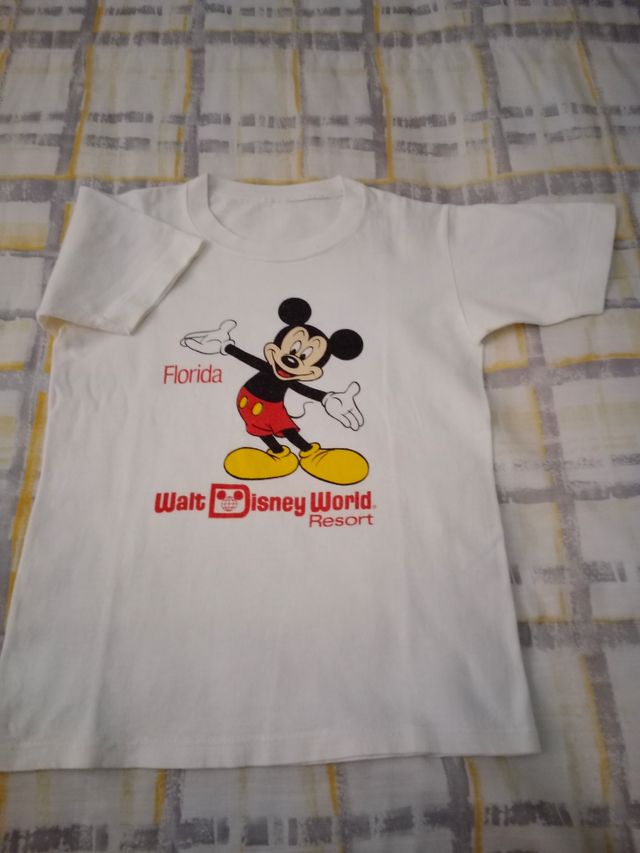 Camisetas  de niños están en perfecto estado