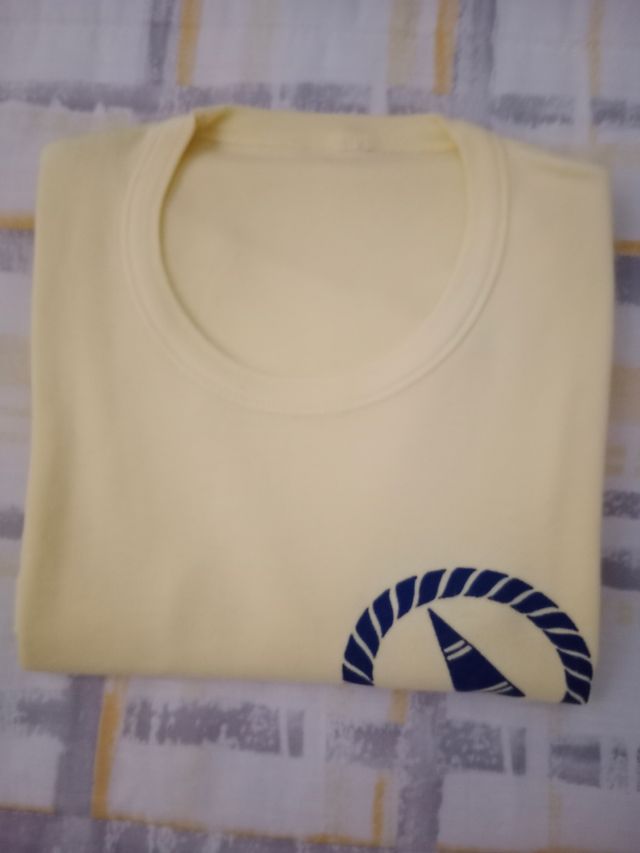 Camisetas  de niños están en perfecto estado