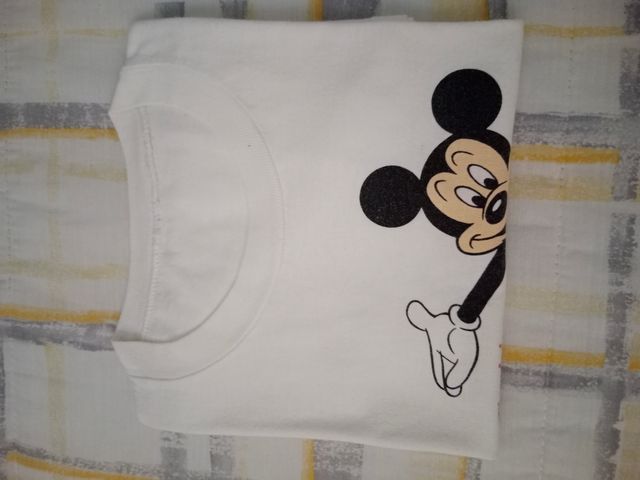 Camisetas  de niños están en perfecto estado