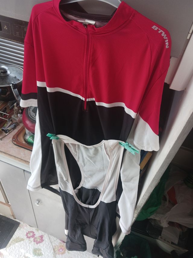 Equipacion de ciclicismo.  B Twin