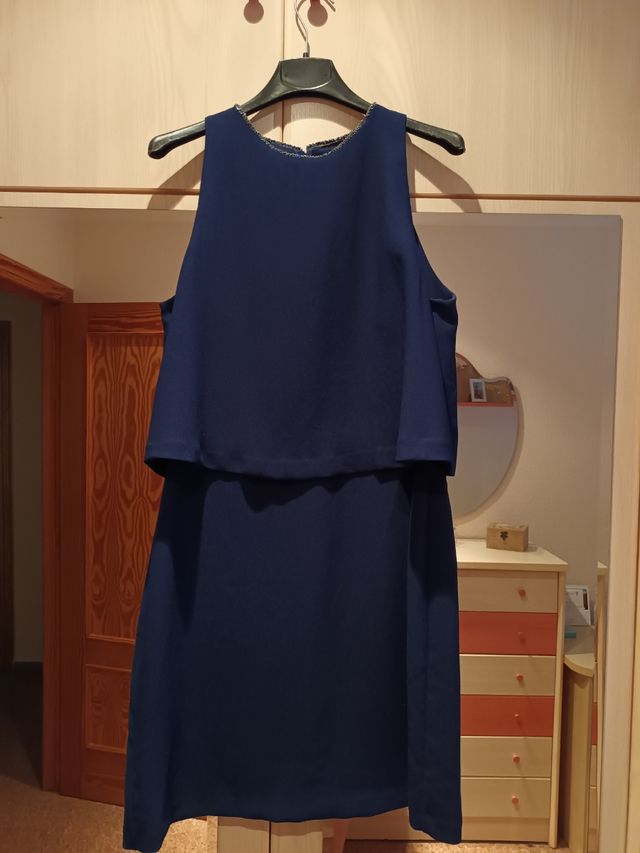 Vestido manga azul marinho.