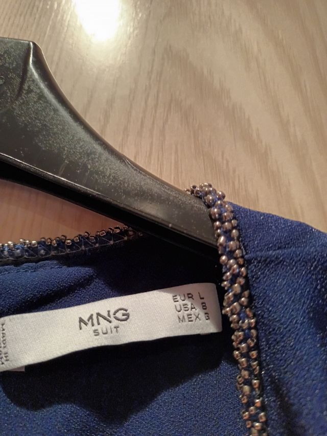 Vestido manga azul marinho.