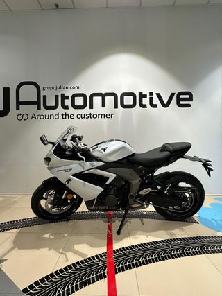 TRIUMPH DAYTONA 660 2025