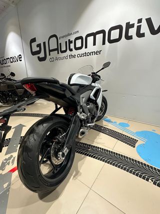 TRIUMPH DAYTONA 660 2025