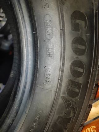 Neumático 235/65 r 16 goodyear 