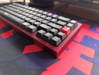 Teclado mecánico QK65 Burgundy