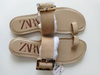 Sandalia plana Zara