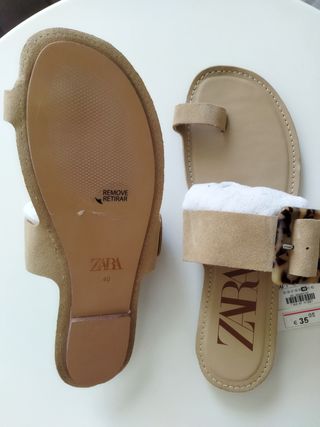 Sandalia plana Zara
