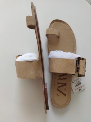 Sandalia plana Zara