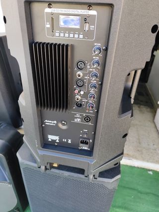 Altavoz autoamplificado