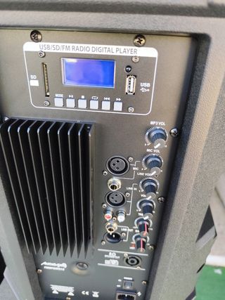 Altavoz autoamplificado