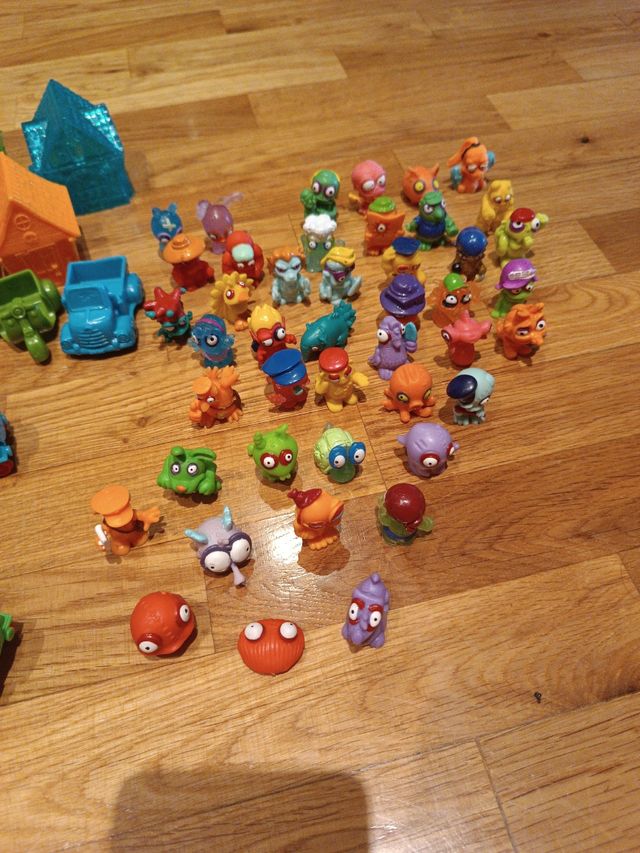 Lote zomlings 50 + casas, vehículos...