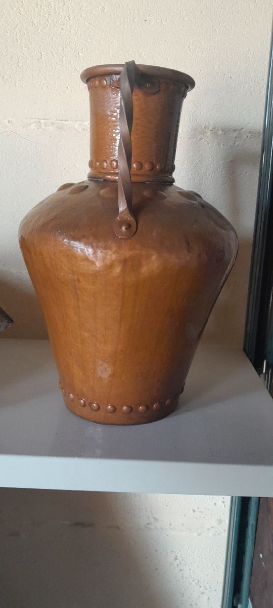Jarron antiguo de cobre