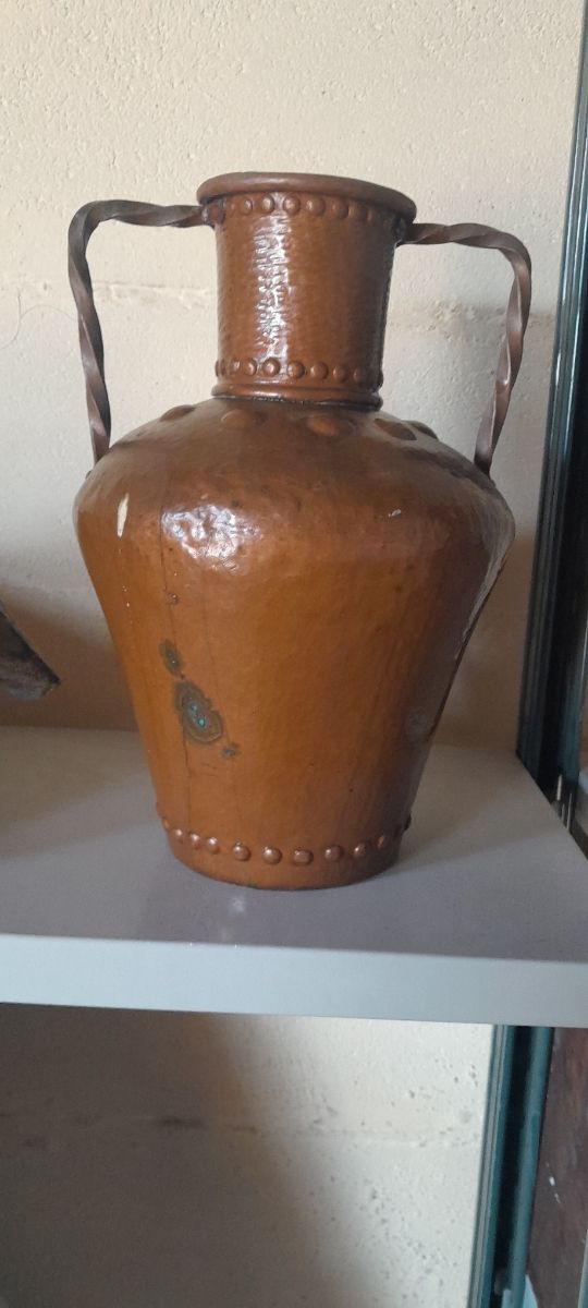 Jarron antiguo de cobre