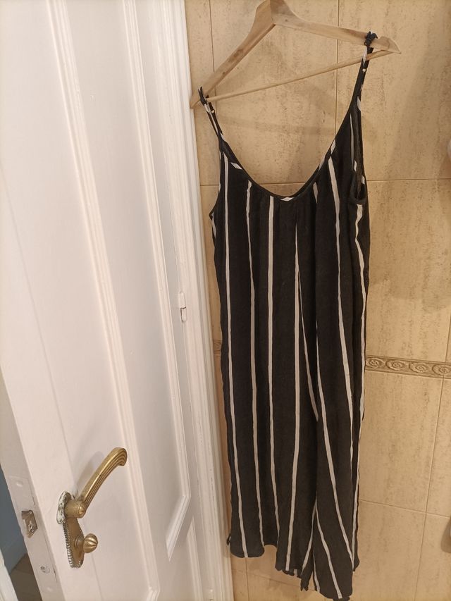 Mono de tirantes de rayas