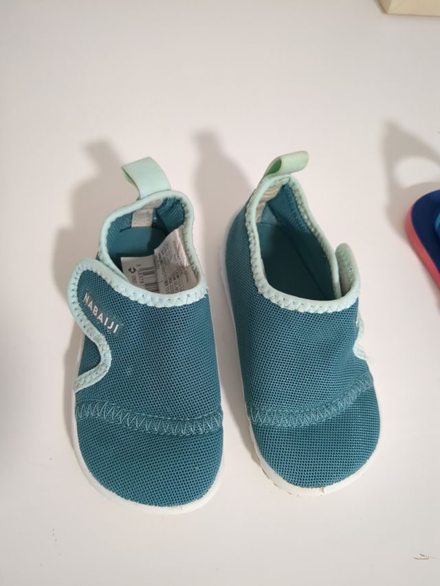 Escarpines y chanclas talla 22/23 bebé 