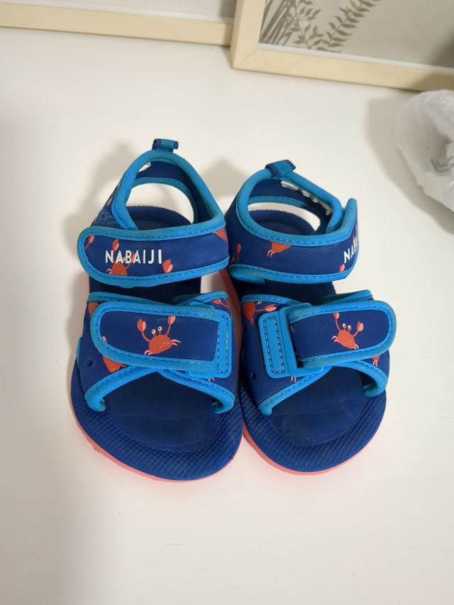 Escarpines y chanclas talla 22/23 bebé 