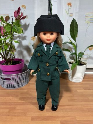 Nancy reedición vestida de Guardia Civil