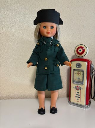 Nancy reedición vestida de Guardia Civil