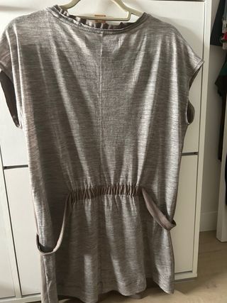 Vestido Zara antelina ligera, ajuste detras