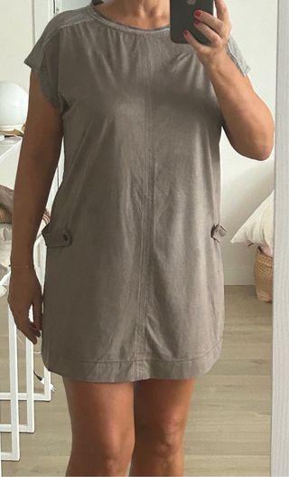 Vestido Zara antelina ligera, ajuste detras