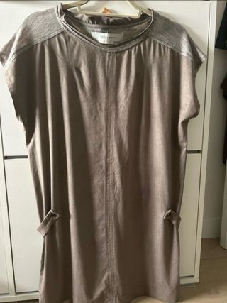 Vestido Zara antelina ligera, ajuste detras