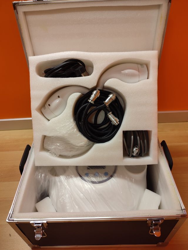 Maquina de cavitación con 3 manipulos