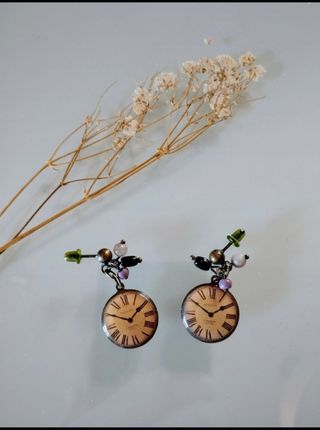 Pendientes de bisutería relojes