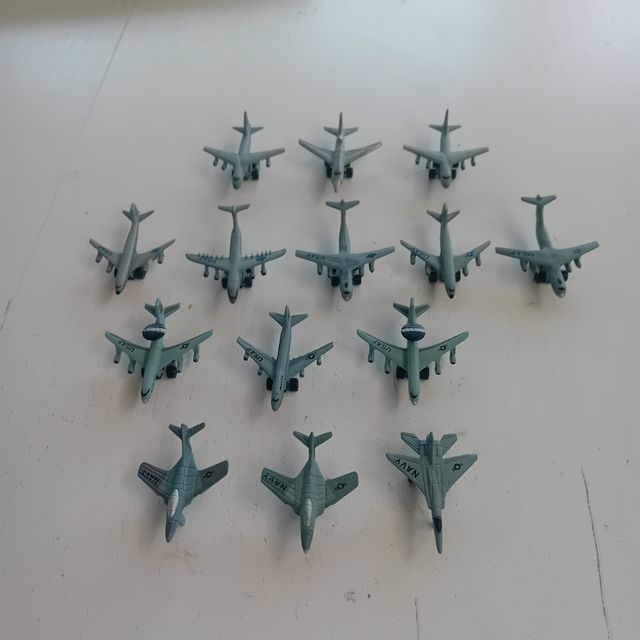Mini aviões de plástico 4cm