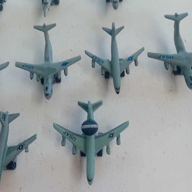 Mini aviões de plástico 4cm