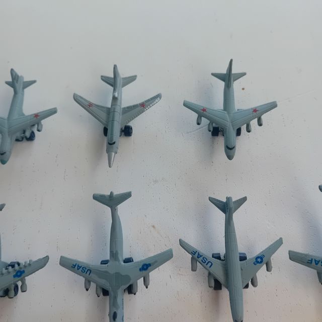 Mini aviões de plástico 4cm