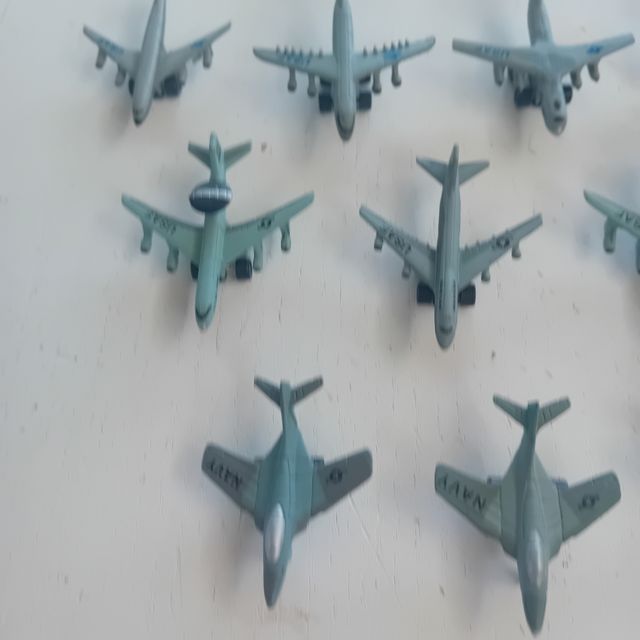 Mini aviões de plástico 4cm