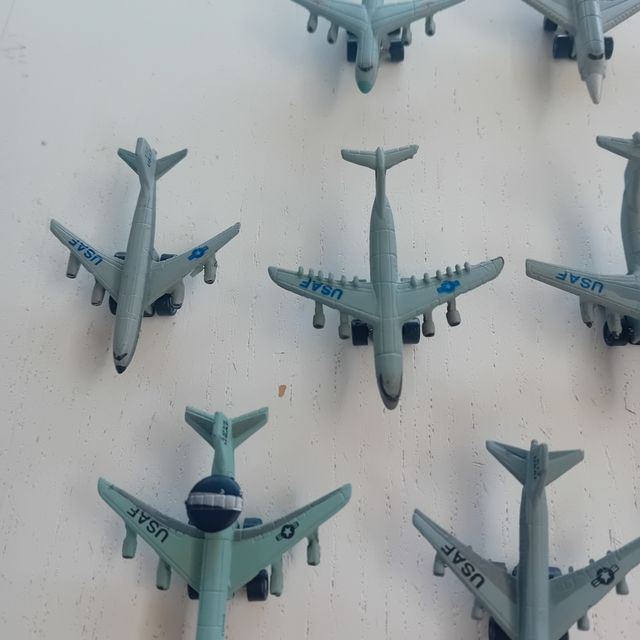 Mini aviões de plástico 4cm