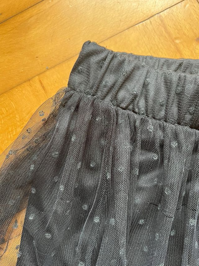 falda negra de tul con puntos y forro