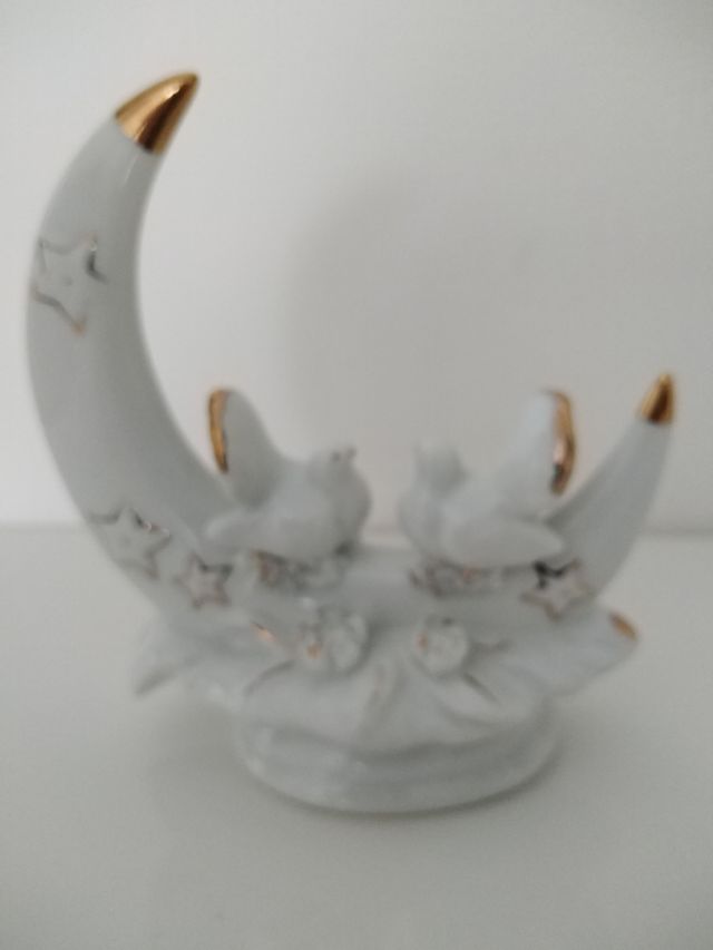 Colombe al chiaro di luna. In ceramica.