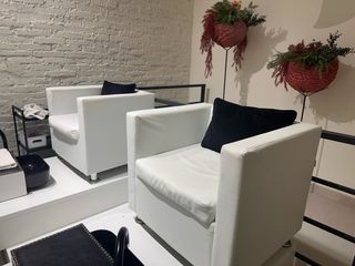 Mobiliario de centro de uñas y estetica