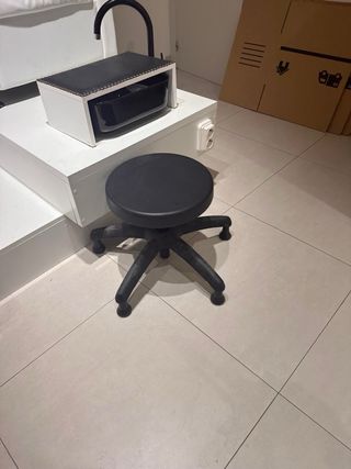 Mobiliario de centro de uñas y estetica