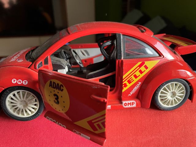 Modellino Burago Volkswagen New Beet Cup