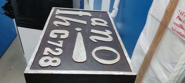 Idea regalo.Caja madera dibujos en relieve.