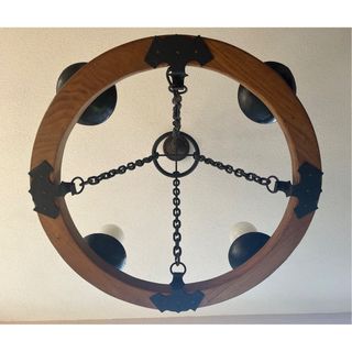 Lámpara rústica de madera y forja